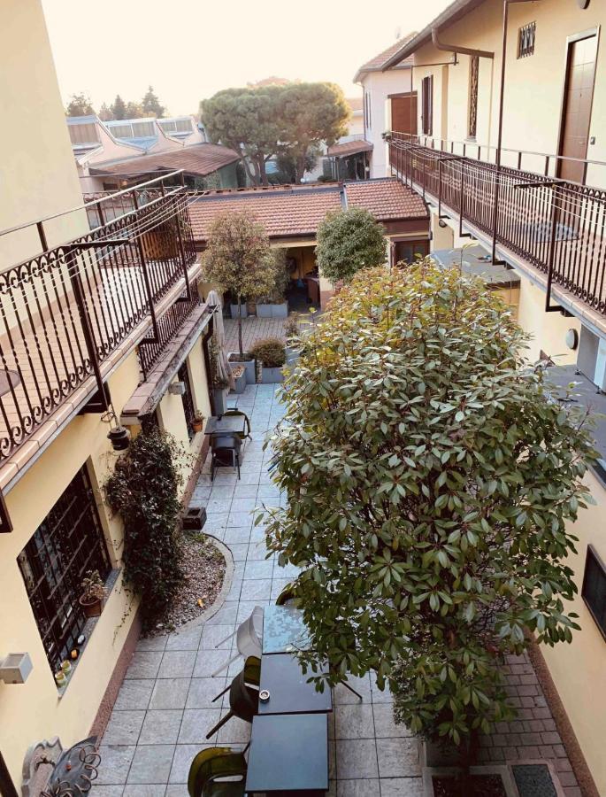 Maura'S B&B Галларате Экстерьер фото